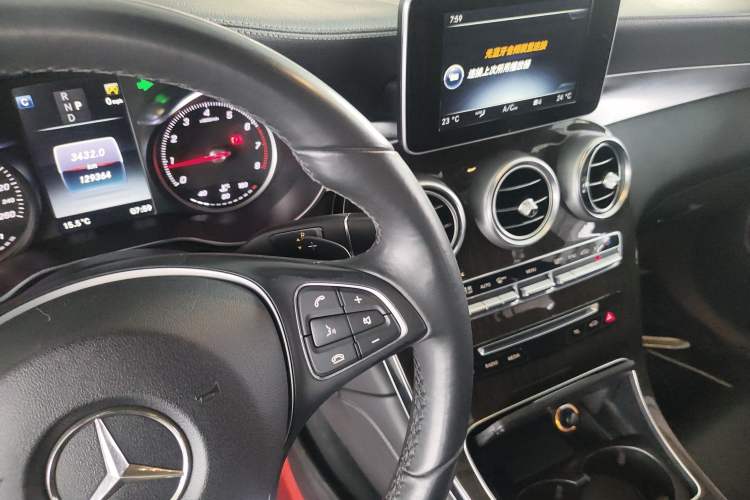 Used Mercedes-Benz GLC 2016 GLC 260 4MATIC Dynamic Edition Gear Lever