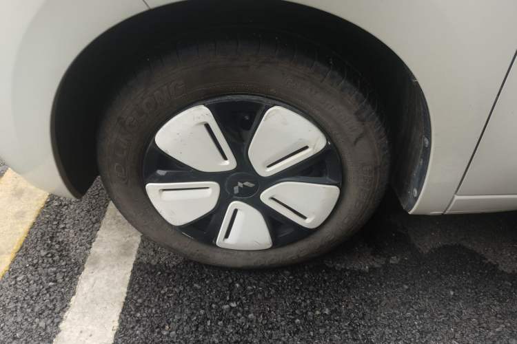 Used Wuling Hongguang MINIEV 2025 Four-Door Version Advanced Edition Left Front Wheel Hub