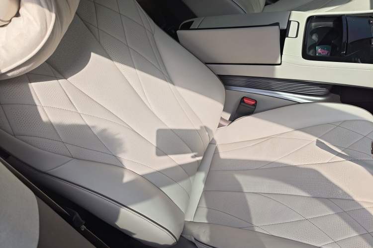 Used Denza D9 2022 DM-i 970 Four-Wheel Drive Flagship Model