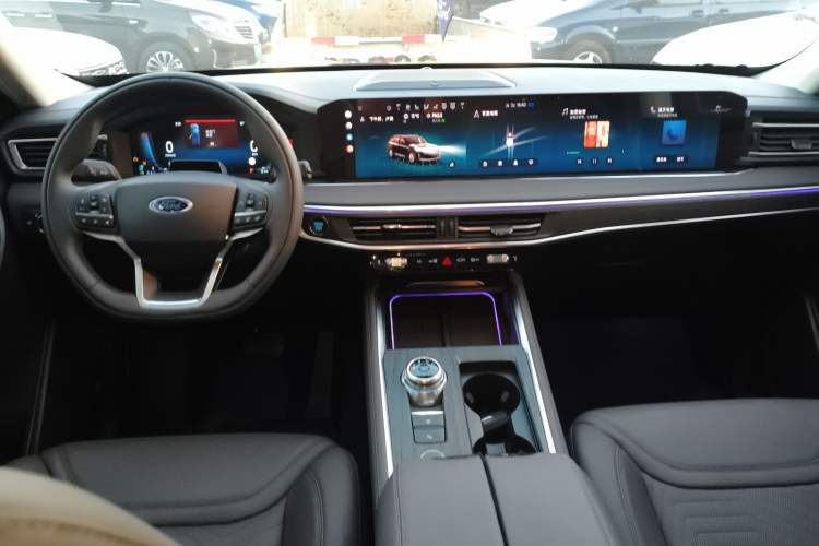 Used Ford Explorer 2024 2.3T EcoBoost Four-Wheel Drive Titanium Edition 7 Seats