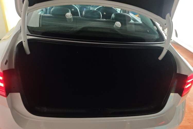 Used Volkswagen Lamando 2018 230TSI Manual Trend Edition Trunk