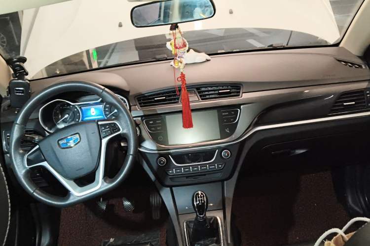 Used Geely Auto Emgrand 2017 Sedan Million Edition 1.5L Manual - Upward Version Center Console
