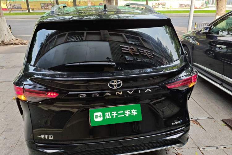 Used Toyota Granvia 2023 2.5L Hybrid Prestige VIP Edition
