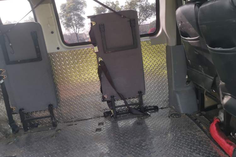 Used SAIC MAXUS Xintu V80 2021 2.0T Manual Classic Aoyuntong 127 PS Mid-axle Mid-roof 6/7/8/9-Seater Left Rear Seat