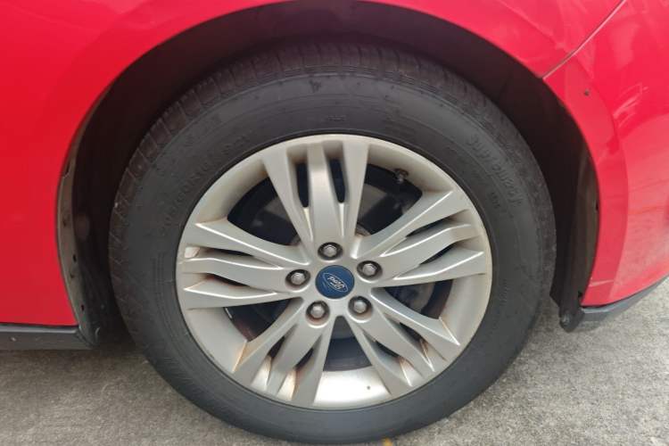 Used Ford Focus 2012 Hatchback 1.6L Automatic Comfort Model Right Front Wheel Hub