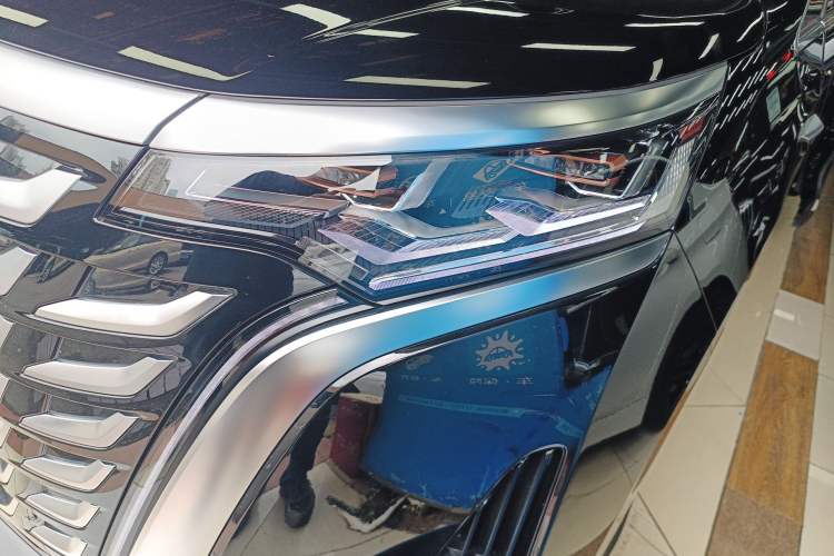 Used Denza D9 2025 DM-i Smart Drive 1020 Four-Wheel Drive Premium Model