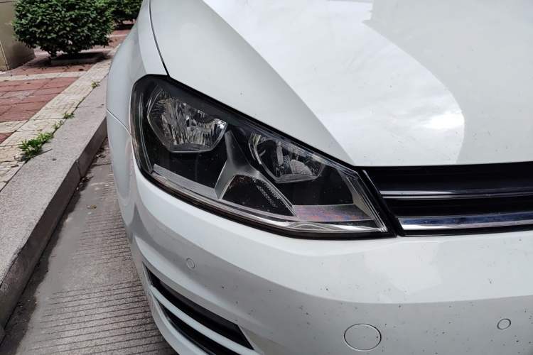 Used Volkswagen Golf 2017 1.6L Automatic Comfort Million-Vehicle Anniversary Edition
