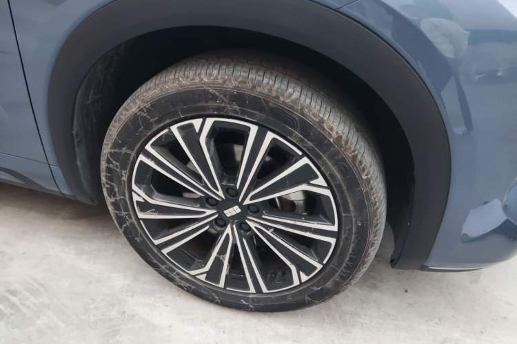 Used Geely Galaxy Xingjian 7 EM-i 2025 120km Flagship Edition Right Front Wheel Hub