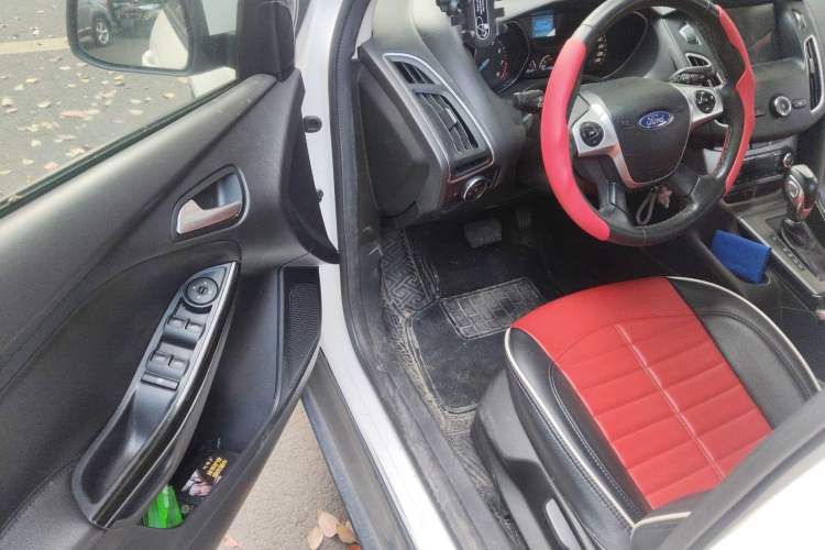 Used Ford Focus 2012 Hatchback 1.6L Automatic Fashion Edition
