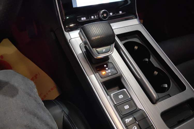 Used Roewe RX5 2020 PLUS 300TGI Automatic Ali National Style Luxury Edition Gear Lever