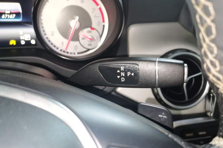 Used Mercedes-Benz GLA 2016 GLA 220 4MATIC Fashion Edition Gear Lever