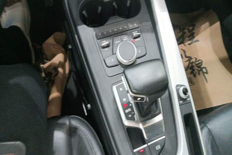 Used Audi A4L 2017 40 TFSI Fashion Model Gear Lever