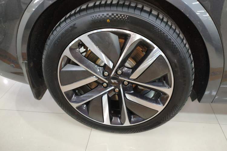 Used Li Auto L7 2024 Pro Model Right Rear Wheel Hub