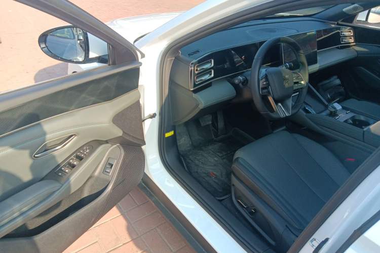 Used BYD Qin L 2024 DM-i 120KM Leading Model
