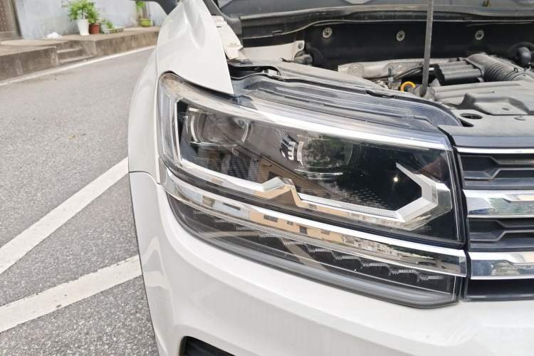 Used Volkswagen Tharu 2021 280TSI Two-Wheel-Drive Luxury Plus Edition Right Front Headlight