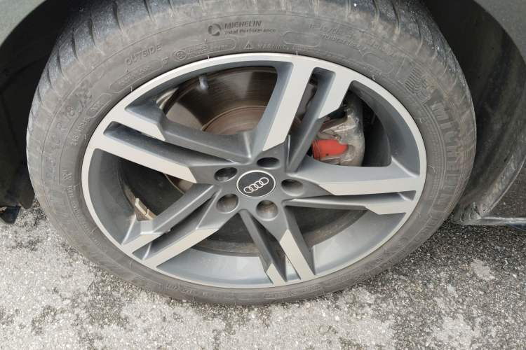 Used Audi A4L 2022 40 TFSI Luxury Dynamic Model Left Front Wheel Hub