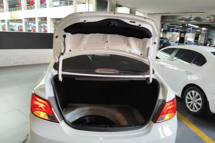 Used Hyundai Verna (older generation) 2016 1.4L Automatic Smart GLS Trunk