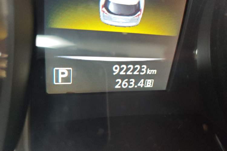 Used Nissan X-Trail 2015 2.0L CVT Comfort MAX Edition 2WD Odometer Close Up