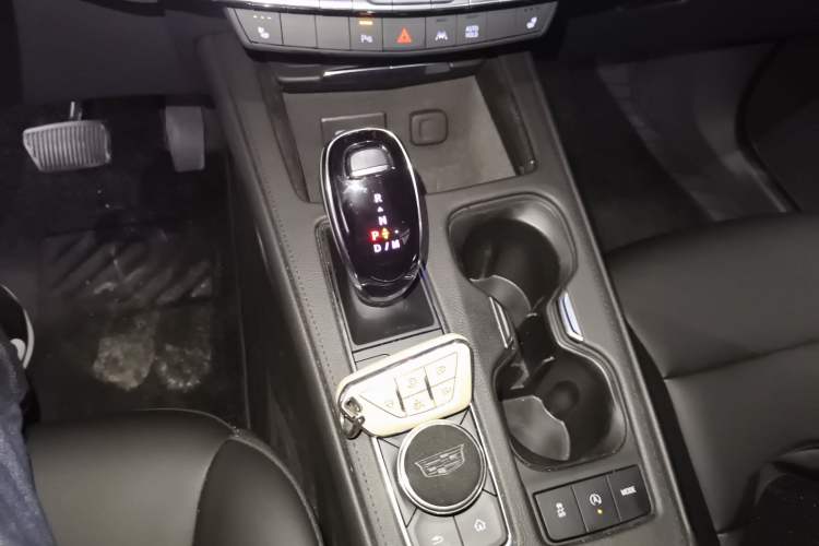 Used Cadillac XT4 2024 28T Two-Wheel-Drive Luxury Version Gear Lever