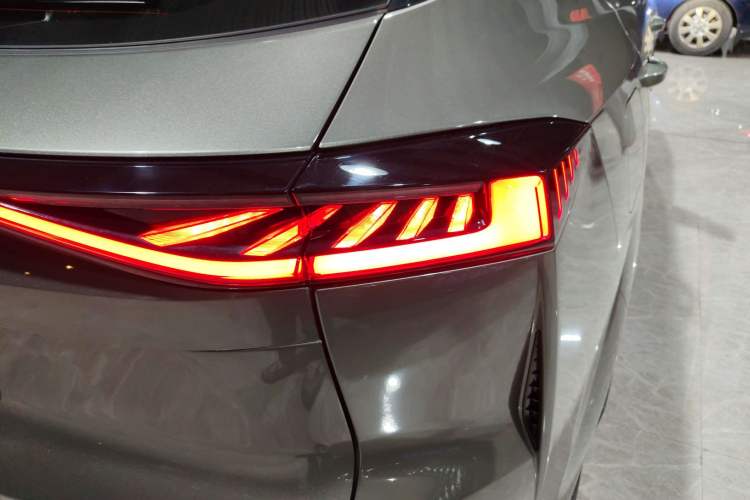 Used CHANGAN UNI-Z New Energy 2024 Blue Whale Smart Electric iDD 125km Excellence Model Exterior 6