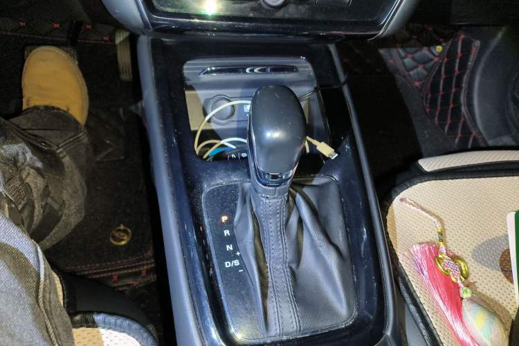 Used Roewe i5 2019 20T Automatic Intelligent Connectivity Super-Power Supreme Edition Gear Lever