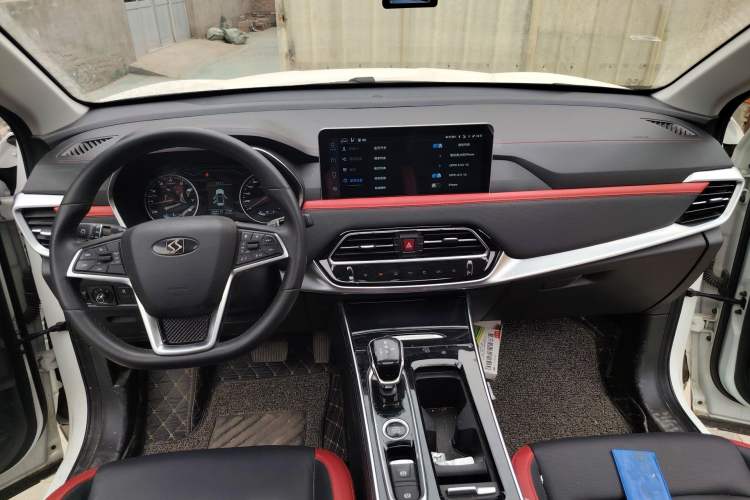 Used SOL X8 2022 Da Sheng Edition 300T DCT Xingzhe Model 7 Seats Center Console