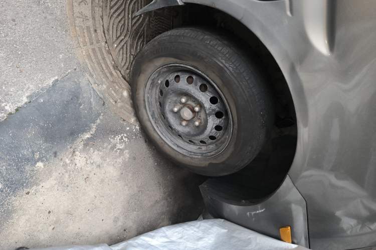 Used FORTHING Lingzhi 2013 M3 1.6L 7-seat Standard Model