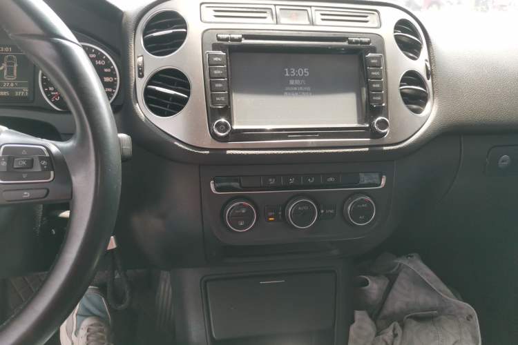 Used Volkswagen Tiguan 2013 1.8 TSI Automatic Two-Wheel Drive Comfort Edition Audio And AC Panel