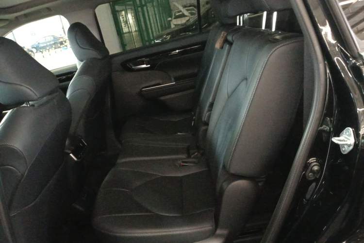 Used Toyota Highlander 2023 2.5L Smart Electric Hybrid Dual-Drive Prestige Version 7 Seats Left Rear Seat