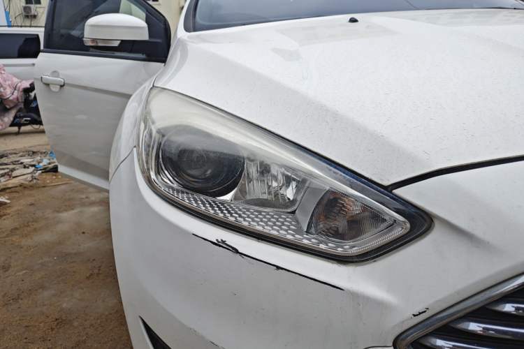 Used Ford Focus 2015 Sedan 1.6L Manual Fashion Edition