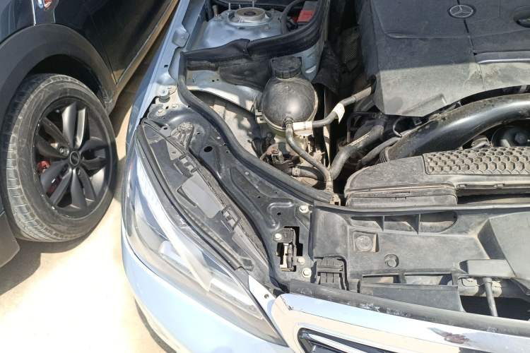 Used Mercedes-Benz E-Class 2015 E 260 L Right Front Headlight