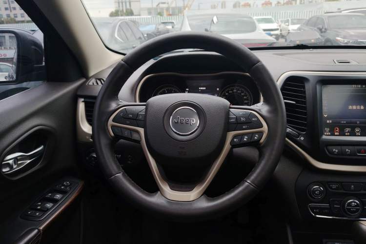 Used Jeep Cherokee 2014 2.4L Urban Edition