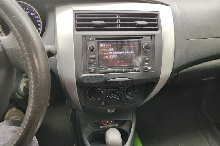 Used Nissan Livina 2013 1.6XE CVT Comfort Edition Audio And AC Panel