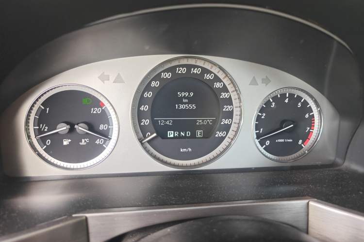 Used Mercedes-Benz GLK-Class 2011 GLK 300 4MATIC Luxury Model Odometer Close Up