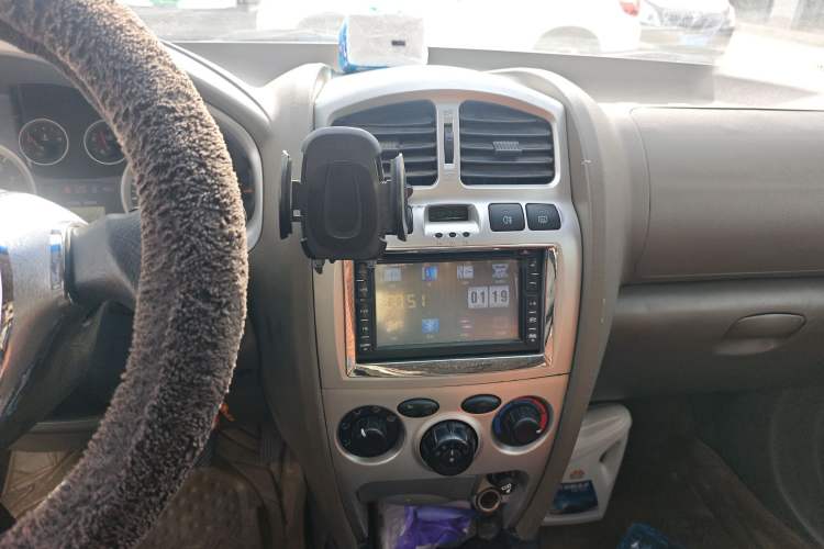 Used Huatai Santa Fe Classic 2012 2.0L Gasoline Manual Luxury Version