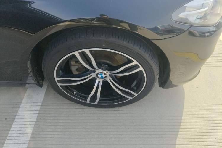 Used BMW 5 Series 2014 525Li Luxury Design Package Right Front Wheel Hub