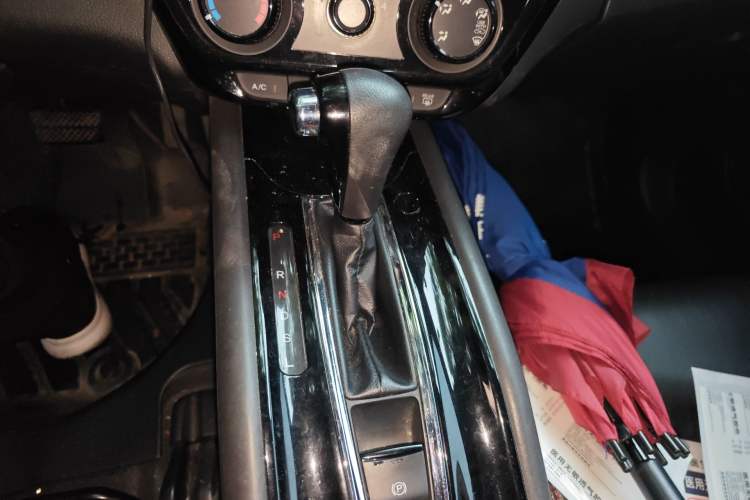 Used Honda Vezel 2015 1.5L CVT two-wheel drive Comfort trim Gear Lever