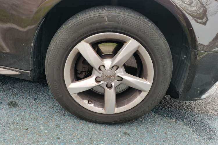 Used Audi A4L 2015 35 TFSI Automatic Standard Model Right Front Wheel Hub