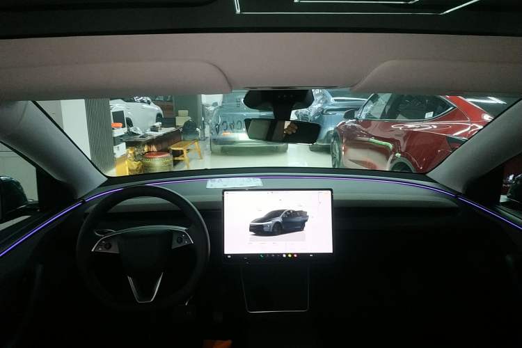 Used Tesla Model Y 2025 Long-Range All-Wheel-Drive Version