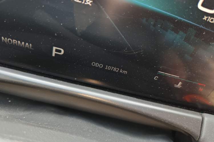 Used JETOUR X70 2021 Zhuge 1.6T DCT Junshi 7-Seater Odometer Close Up