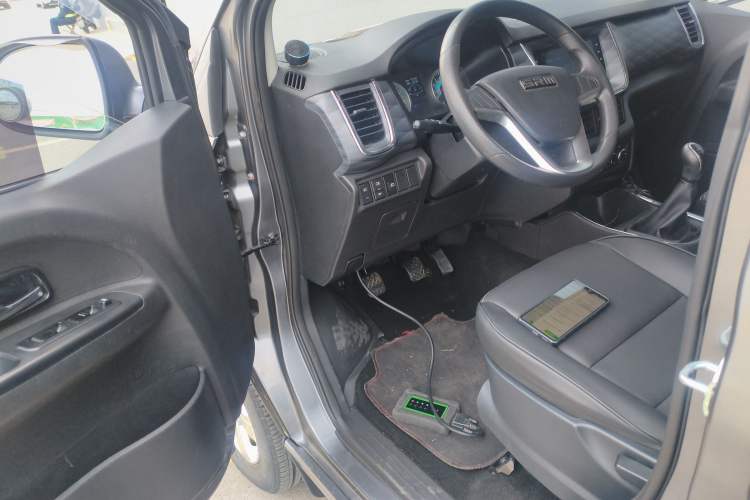 Used Jinbei Gold Hiace 2021 1.5L Passenger Van Travel Lion 6-Seater Driver Seat