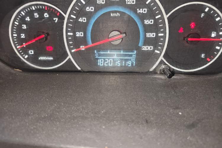 Used Wuling Rongguang V 2015 1.5L Standard Version Odometer Close Up