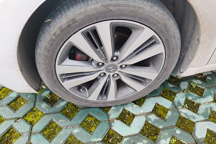 Used Hyundai Elantra (6th Generation / Lingdong) 2016 1.6L Automatic ZhiXuan – Elite Version Left Front Wheel Hub