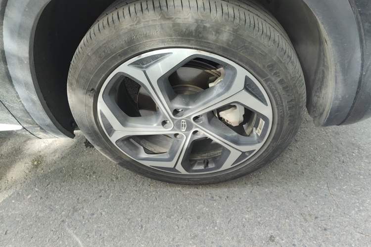 Used Geely Auto Monjaro L 2021 2.0TD DCT EVO Two-Wheel Drive Prestige Version Right Front Wheel Hub