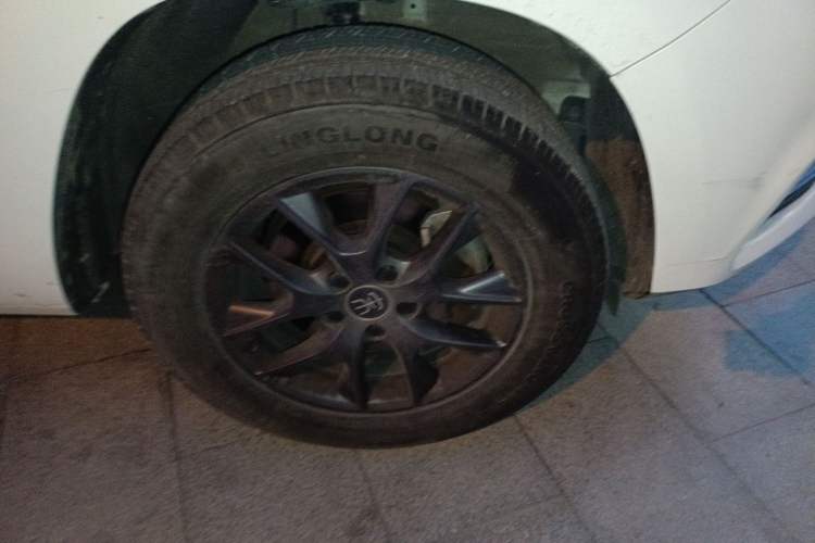 Used BYD Song 2021 Classic Edition 1.5T Automatic Elite Model Right Front Wheel Hub