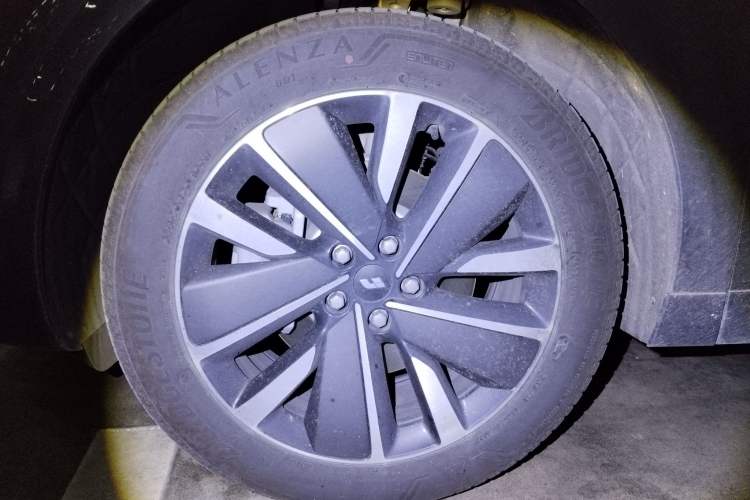 Used Li Auto L6 2025 Pro Smart Refresh Edition Right Front Wheel Hub