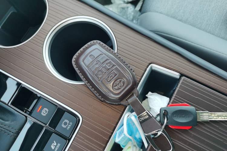 Used Toyota SIENNA 2026 Model 2.5L Dual-Engine Two-Wheel-Drive Comfort Edition Vehicle Key