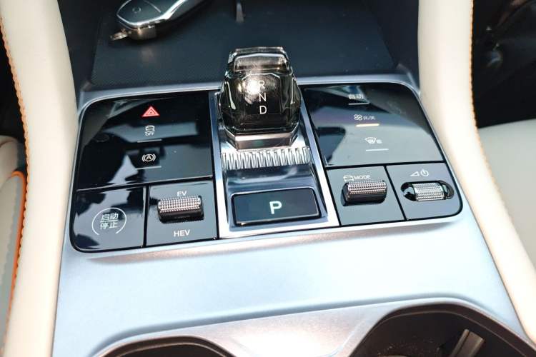 Used BYD Song PLUS New Energy 2023 Champion Edition DM-i 110KM Flagship Model Gear Lever