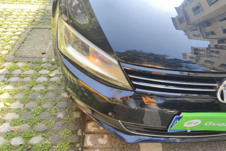 Used Volkswagen Sagitar 2014 1.6L Manual Comfort Model Right Front Headlight