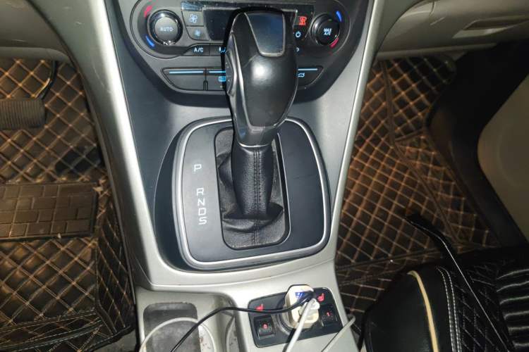 Used Ford Kuga 2013 1.6L GTDi 4x4 Elite Model Gear Lever